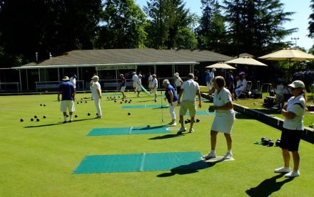 Image of Nanaimo Lawn Bowling players on the green